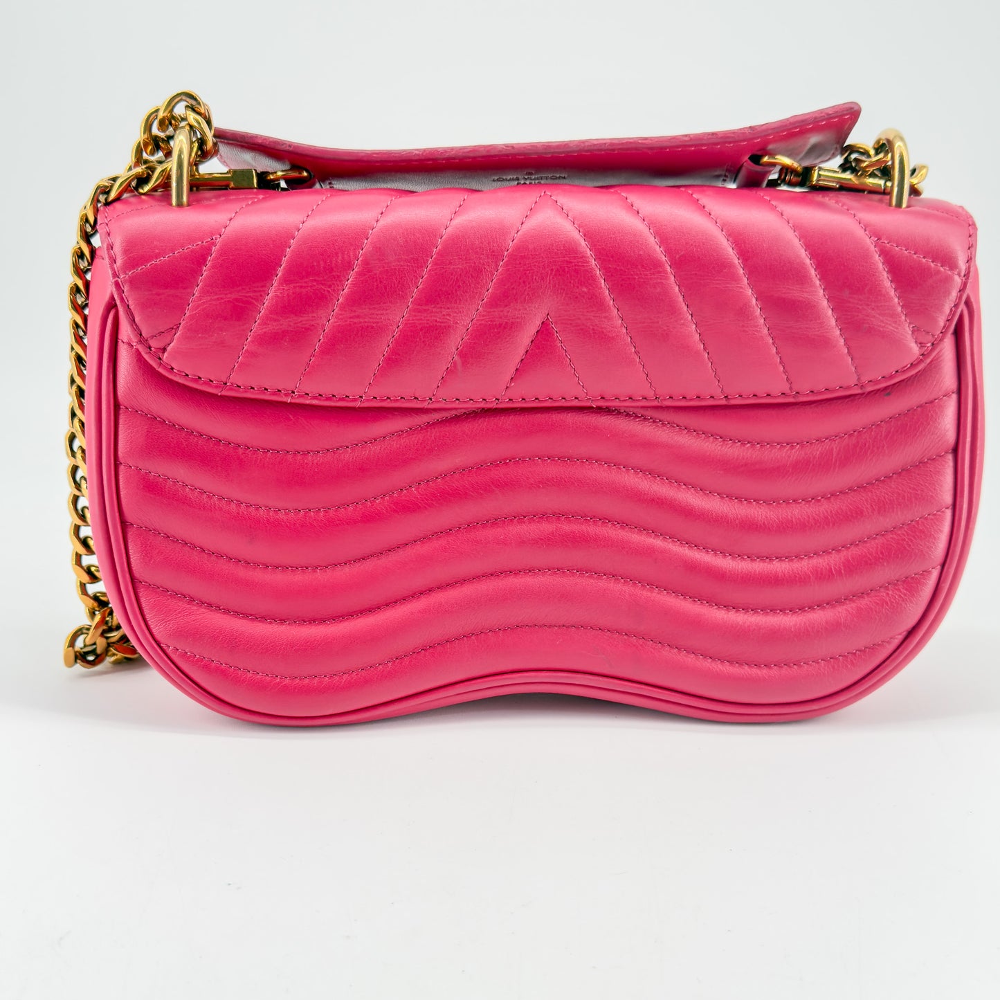 LOUIS VUITTON Wave Chain Bag PM – Quilted Calf Leather – Pink