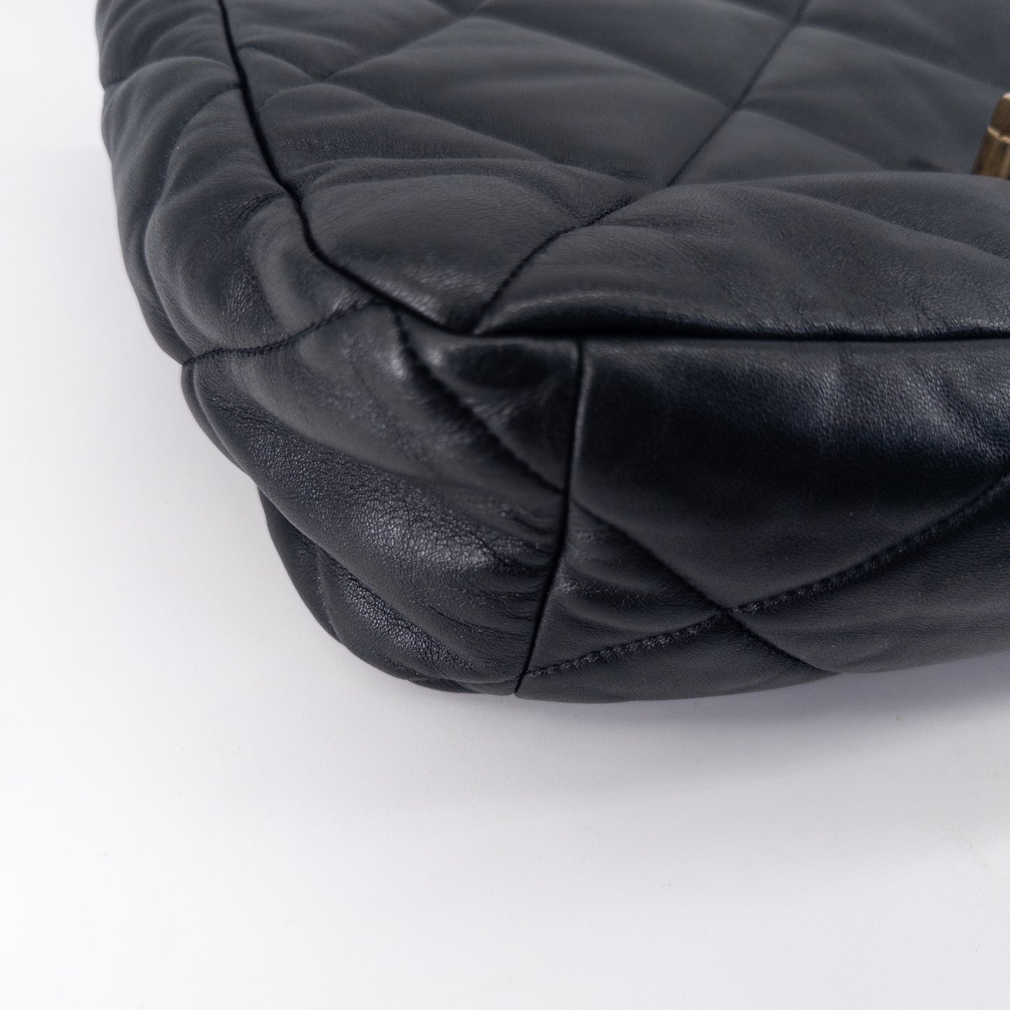 Chanel Chanel 19 Shoulder Bag – Quilted Leather – Black