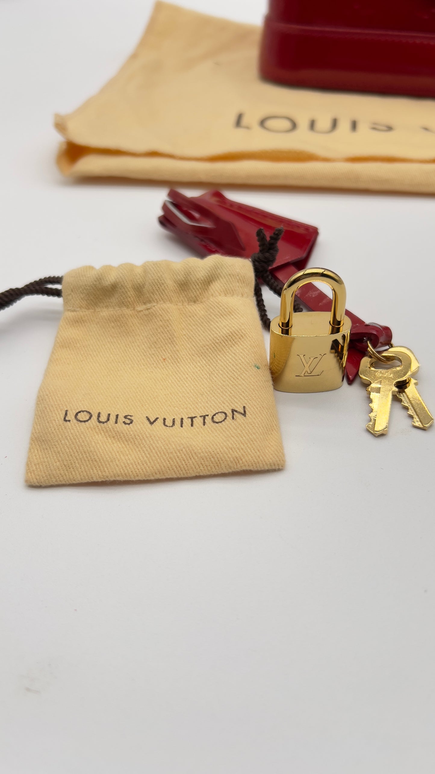 Pre-Owned Louis Vuitton Alma BB in Red Vernis Leather with Strap, Dust Bags Lock, and Keys