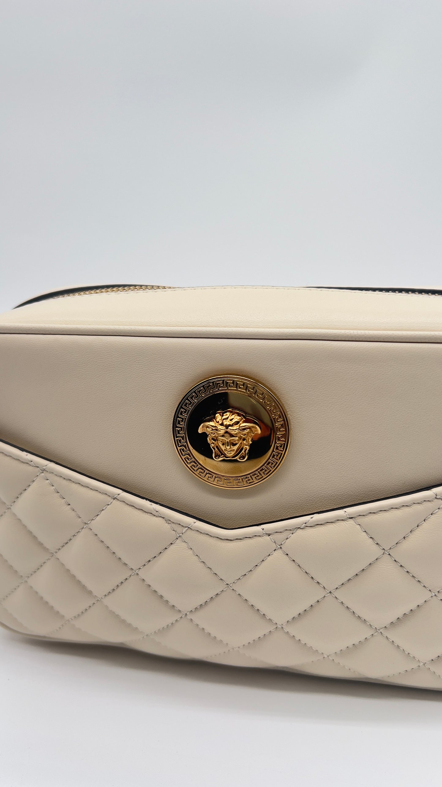 Pre-Loved Ivory Elegance
Versace La Medusa Quilted Lambskin Crossbody Camera Bag