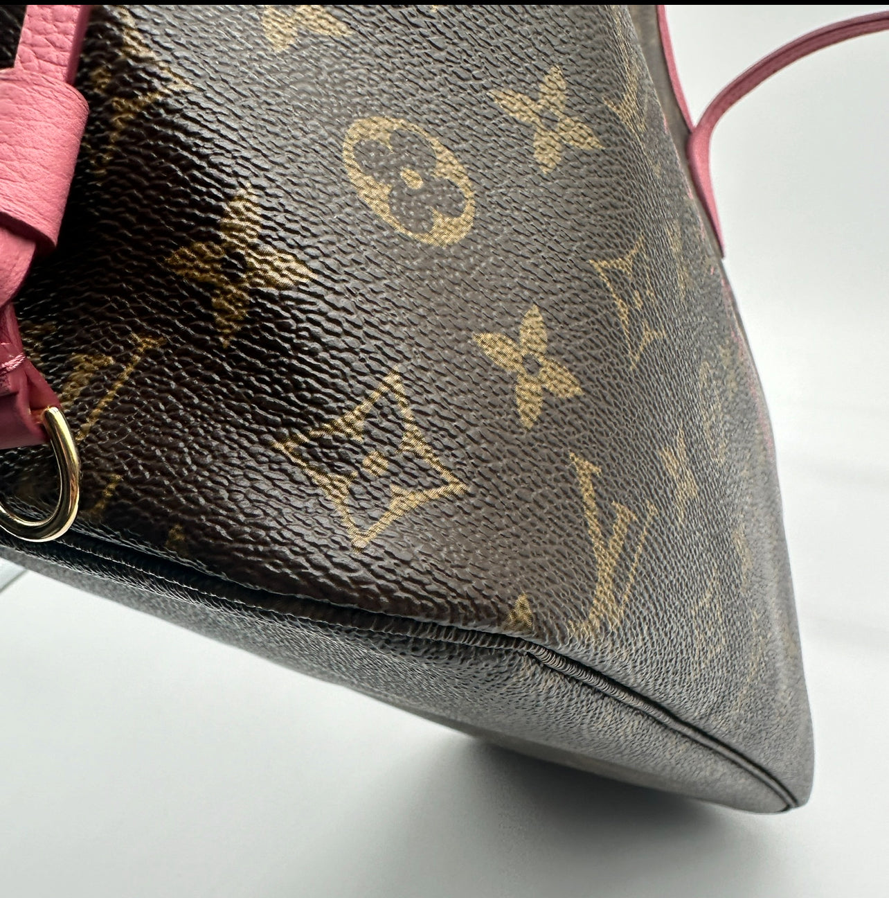 Pre-Loved Louis Vuitton Neverfull Articles de Voyage Ikat Monogram Rose Tote - A Fusion of Elegance and Iconic Design