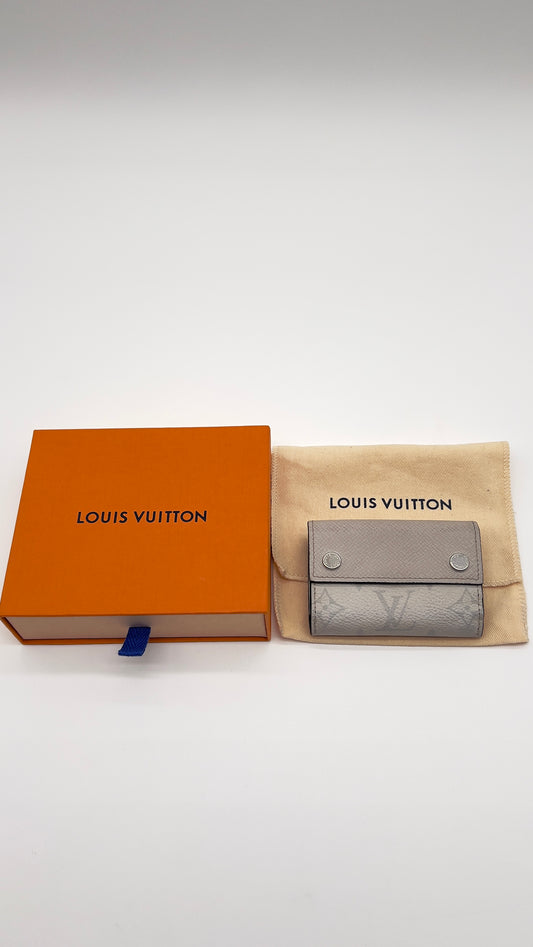 Pre-Loved Authentic Louis Vuitton Discovery Compact Wallet Monogram Coated Canvas & Taiga Leather