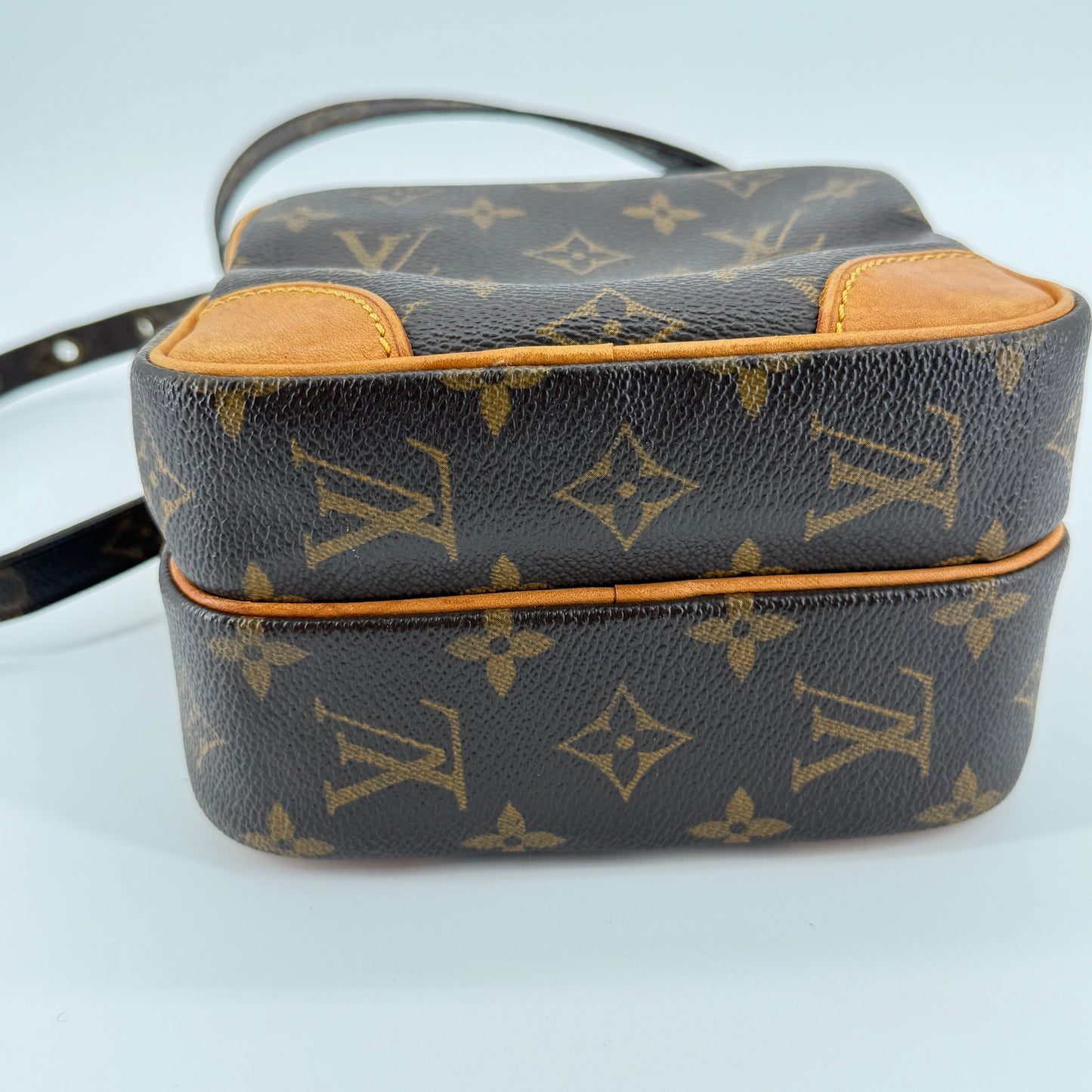 Preloved Louis Vuitton Monogram Amazone Crossbody Bag – Timeless Utility in Iconic Style