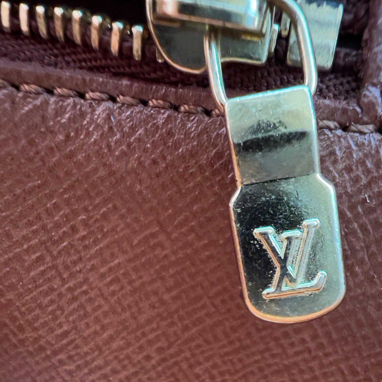 Pre-Owned Louis Vuitton Jeune Fille Monogram Shoulder Bag – Classic Elegance with Adjustable Strap