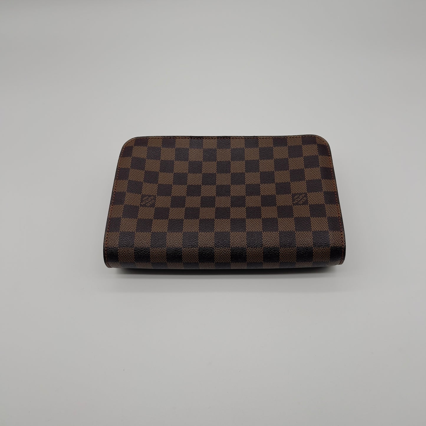 Pre loved  Pre-Loved Louis Vuitton Pochette Saint Louis Clutch Damier Ebene - Classic Elegance with Wrist Strap