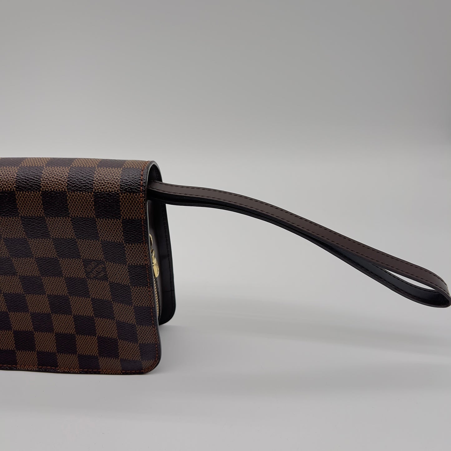 Pre loved  Pre-Loved Louis Vuitton Pochette Saint Louis Clutch Damier Ebene - Classic Elegance with Wrist Strap