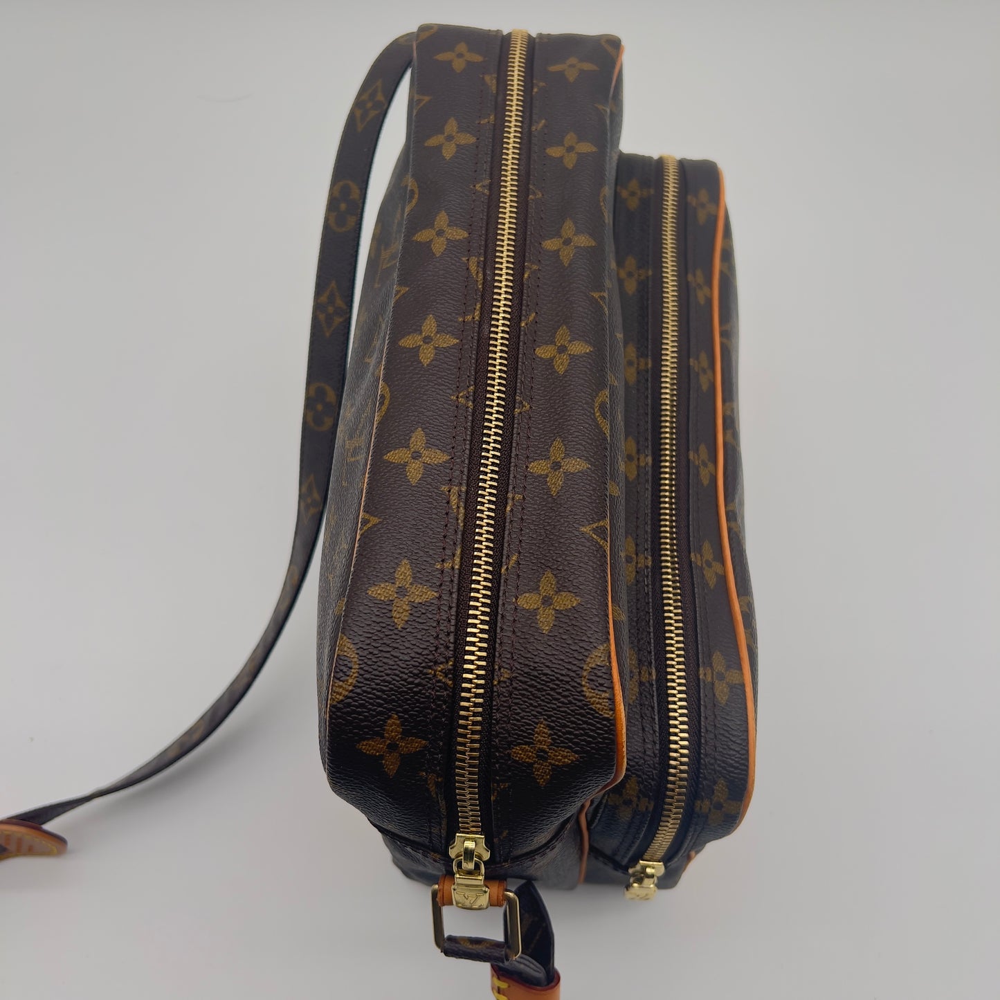 Preloved Louis Vuitton Nile Monogram Crossbody Shoulder Bag - Iconic Monogram Canvas