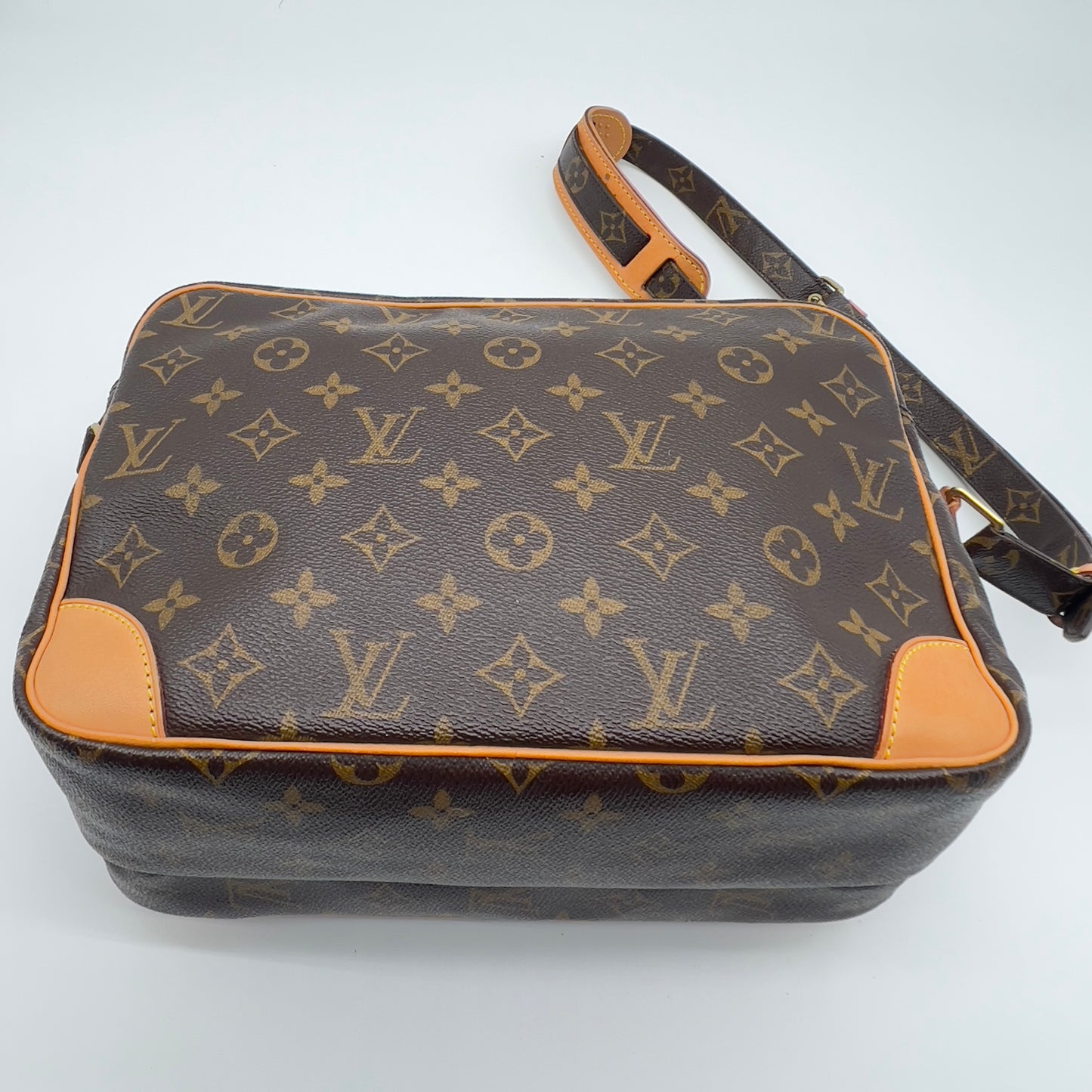 Preloved Louis Vuitton Nile Monogram Crossbody Shoulder Bag - Iconic Monogram Canvas