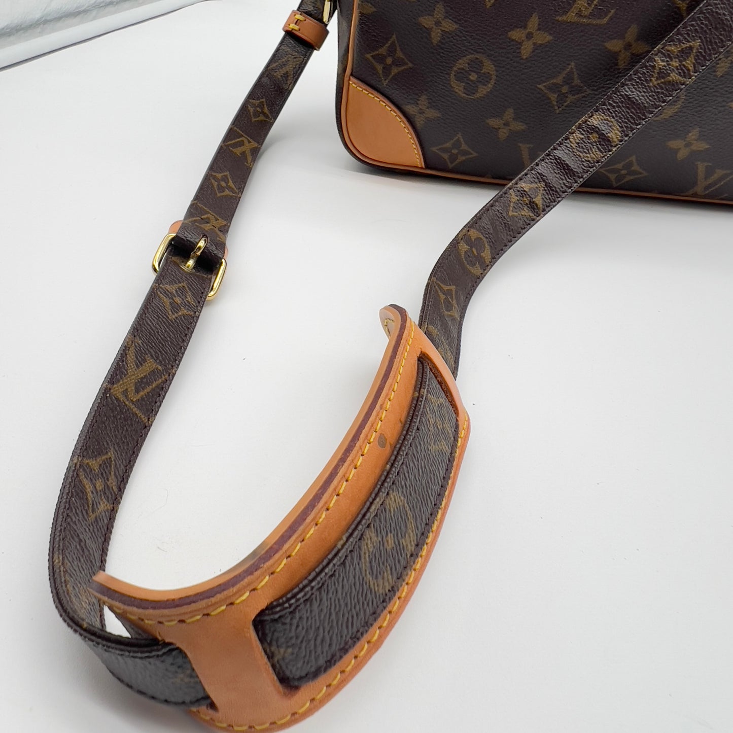 Preloved Louis Vuitton Nile Monogram Crossbody Shoulder Bag - Iconic Monogram Canvas