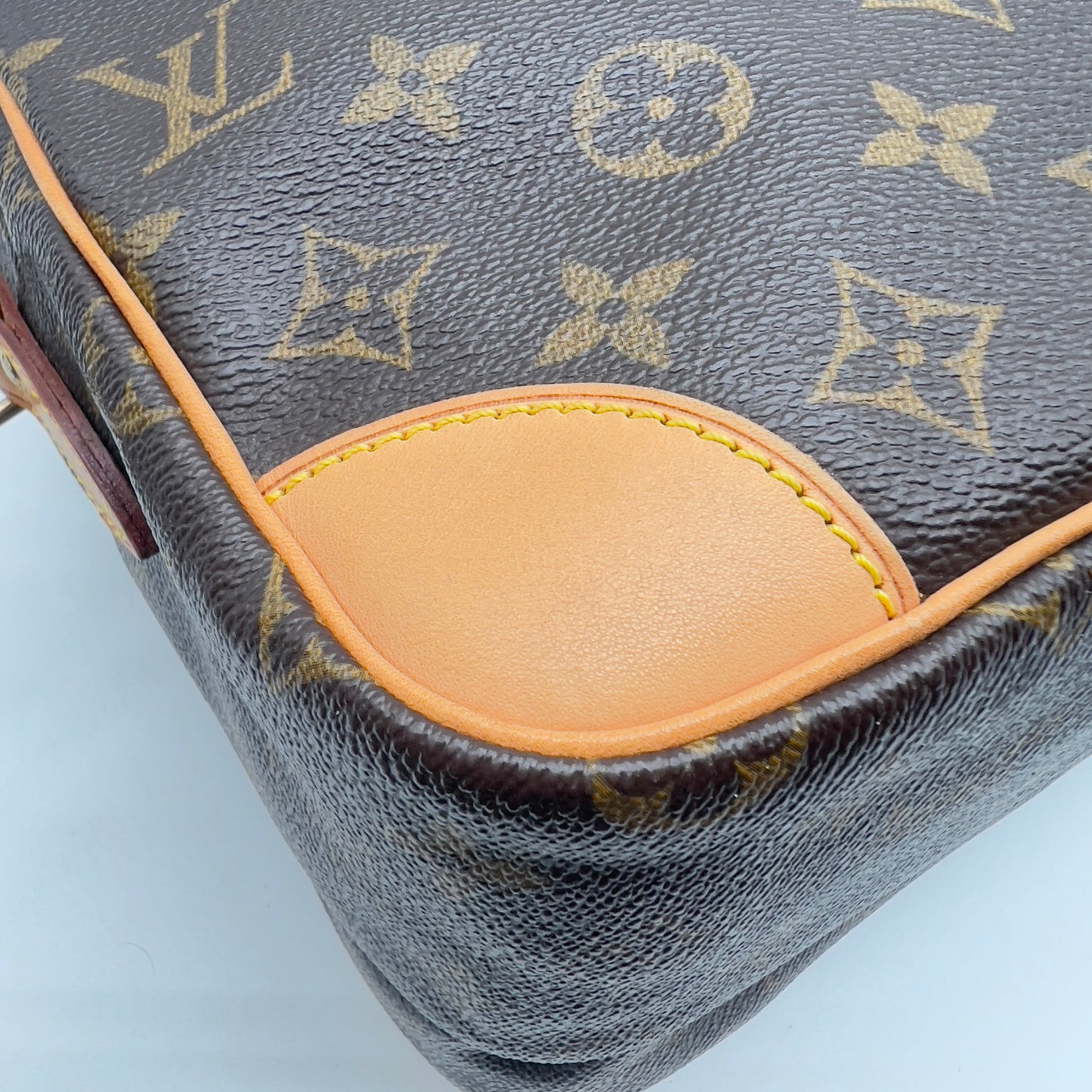 Preloved Louis Vuitton Nile Monogram Crossbody Shoulder Bag - Iconic Monogram Canvas