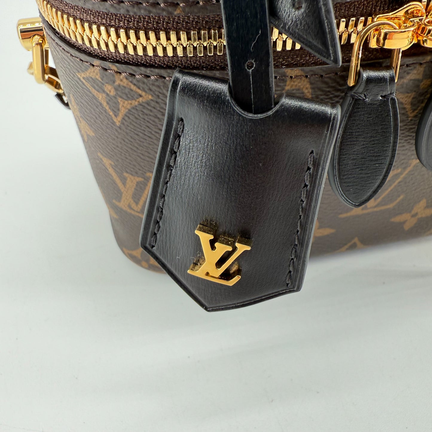 Louis Vuitton Vanity NV PM – Monogram Canvas – Gold Hardware