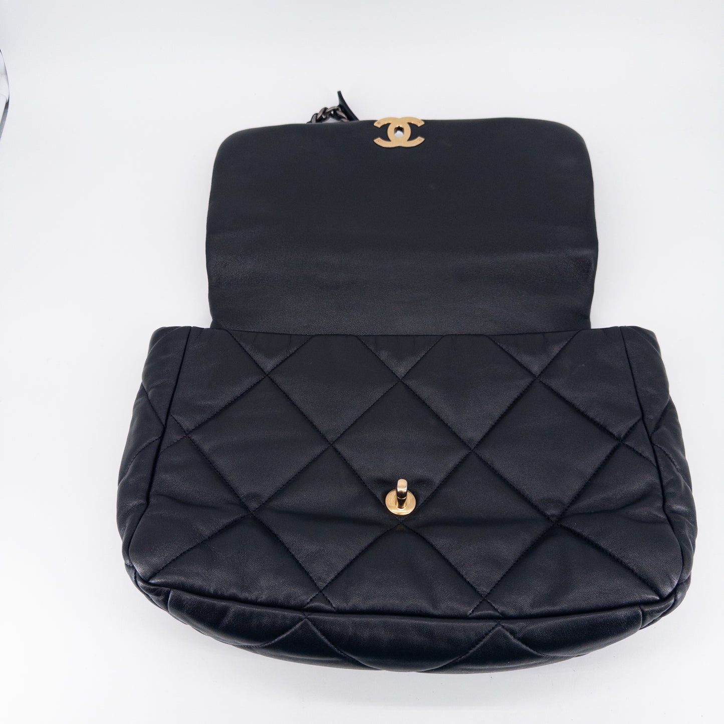 Chanel Chanel 19 Shoulder Bag – Quilted Leather – Black